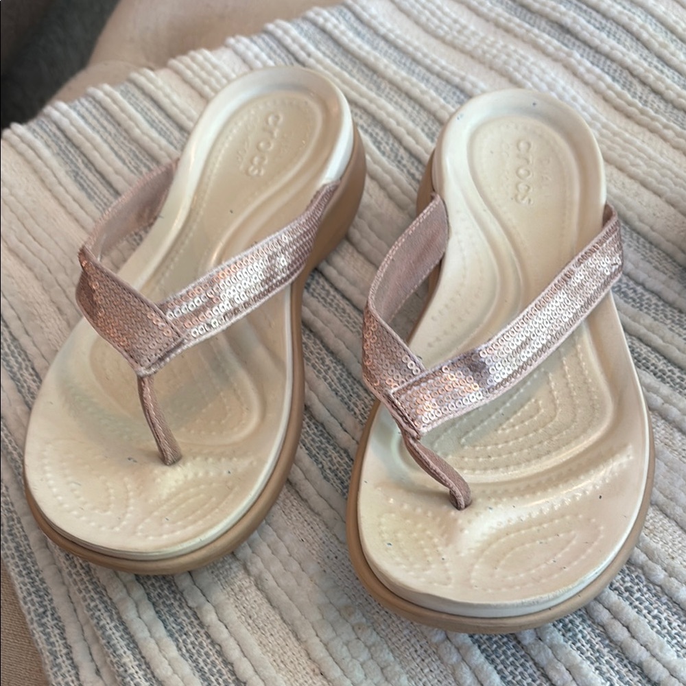 Crocs Women's Sequin Flip Flops - Cream and Tan